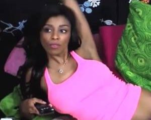 Soms is het niet nodig om je kleding uit de doen om sexy te zijn