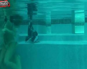 Aftrekken en neuken onder water